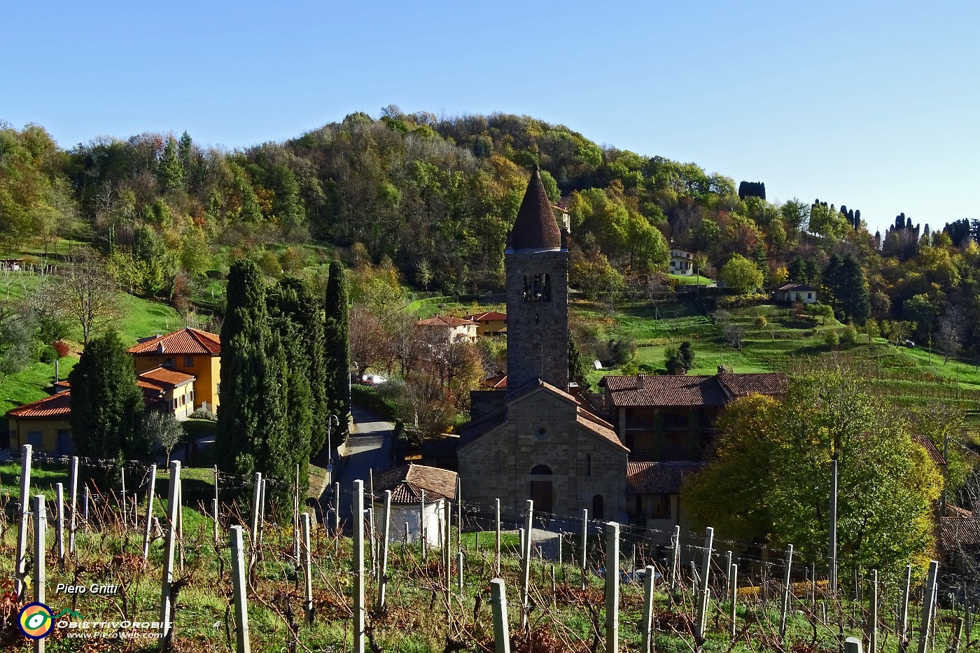 42 Abbazia di S. Egidio e colle Montealbano.JPG -                                